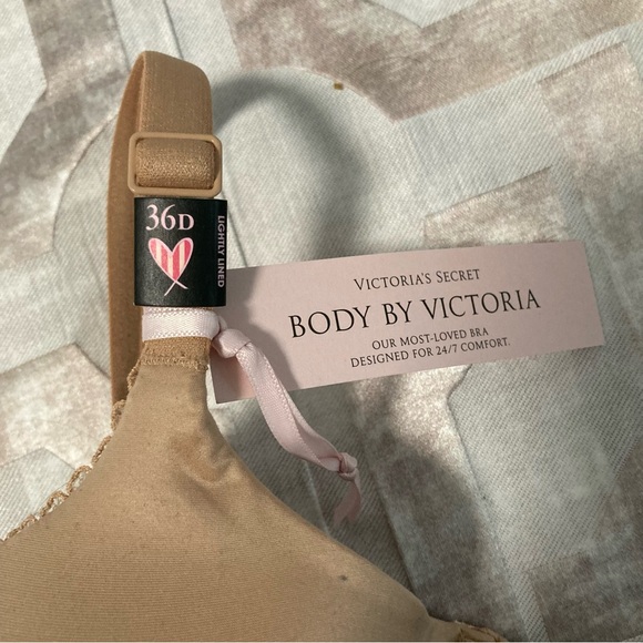 Victoria’s Secret Body By Victoria Lined Perfect Coverage - Picture 2 of 6